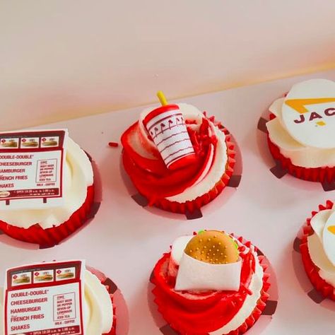 Sprinkle Me Cakes and Treats on Instagram: "🍔🥤🧁These have got to be my favorite cupcakes so far! In N Out themed cupcakes for a cool one year old’s birthday. 🥤🍔🧁. #sprinkleme #sprinklemecakesandtreats #buttercream #cake #cupcakes #firstbirthday #chocolate #funfetti #baker #atascadero #atascaderobaker #shopsmall  #cakesofInstagram #centralcoastcake #cottagebakery #centralcoast #sanluisobispocounty #innout #burgers #fries #innout #foodporn #innoutburger #food #cheeseburger #burger #california #photography  #foodlover" In N Out Party Theme, Double Cheeseburger, In-n-out Burger, In & Out, Birthday Idea, Themed Cupcakes, Got To Be, Cake Cupcakes, California Photography