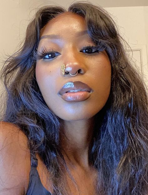 Face Piercings Black Women, Unique Piercings Face, Cute Face Piercings, Black Women Tattoo Ideas, Piercings Black Women, Piercings Face, Septum Nose Piercing, Flawless Face Makeup, Cute Nose Piercings