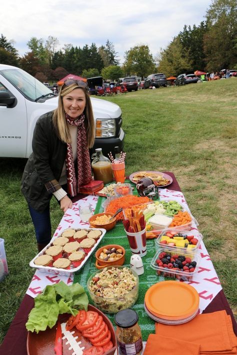 Garage Tailgate Party, Tailgate Taco Bar, How To Host A Tailgate Party, Tailgate Food Display, Tailgate Tent Decorating Ideas Football, How To Tailgate Like A Pro, Tennessee Tailgate Food, Tailgate Menu Ideas Football Season, Taco Tailgate Ideas