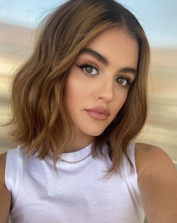 Whether you want something super short and cheeky, or something longer plush and swishy, we've looked to social media and some of our favourite pro hair stylists to edit down the most in-demand bob haircuts for autumn. 📷 lucyhale x bridgetbragerhair Lucy Hale Haircut, Lucy Hale Hair, Lucy Hale Style, Fall Blonde Hair, Pro Hair, Celebrity Makeup Looks, Glamour Uk, Beauty Hair Makeup, Haircuts Straight Hair