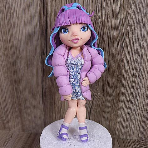 How to Make a Rainbow High Fashion Doll Cake Topper 🌈 Violet Rainbow High Cake Ideas, Rainbow High Cake, Rainbow High Fashion, Rainbow High Dolls, Doll Cake Topper, Gravity Defying Cake, Make A Rainbow, 3d Cake Toppers, Rainbow Pin