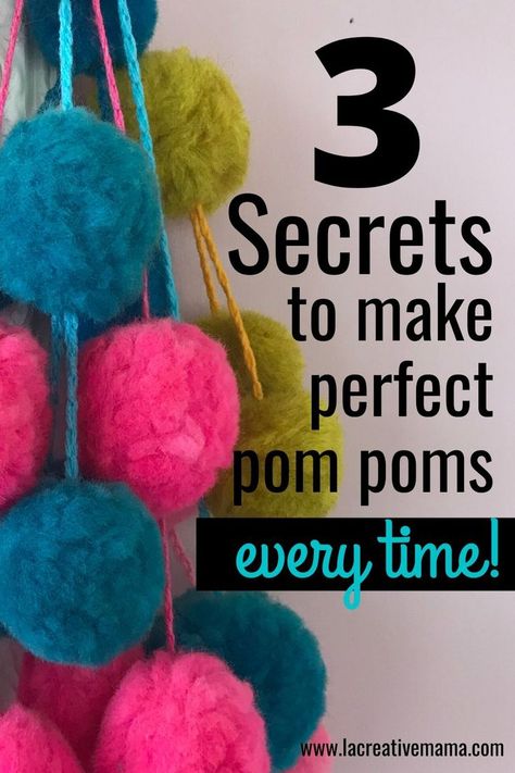 Wool Crafts Easy, Diy Wool Crafts, Pom Poms Diy, Pom Pom Tutorial, Pom Pom Necklace, Crazy Crochet, Simple Craft Ideas, Diy Pom Poms, Pom Pom Rug