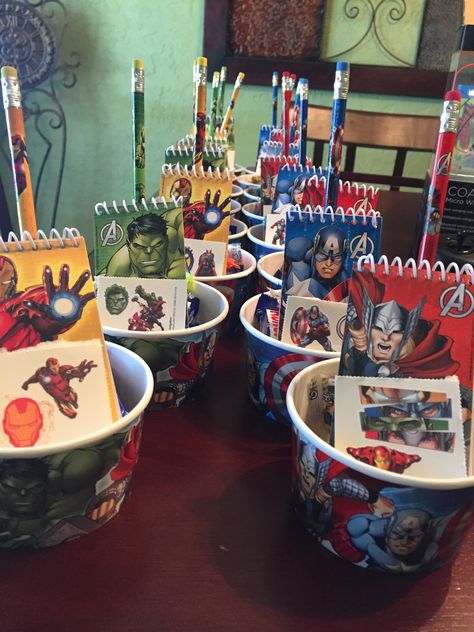 Goodie bags for an Avengers party Avengers Birthday Party Favors, Avengers Goodie Bags Ideas, Avengers Party Favors Ideas, Avenger Party Favors, The Avengers Birthday Party, Superhero Goody Bag Ideas, Marvel Birthday Party Favors, Avengers Birthday Favors, Marvel Party Favors