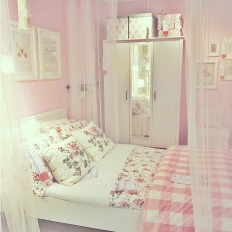 Pink Stuff, Pastel Room, Girly Room, Shabby Chic Bedroom, Shabby Chic Bedrooms, Pretty Room, Dreamy Bedrooms, Pink Room, Chic Bedroom