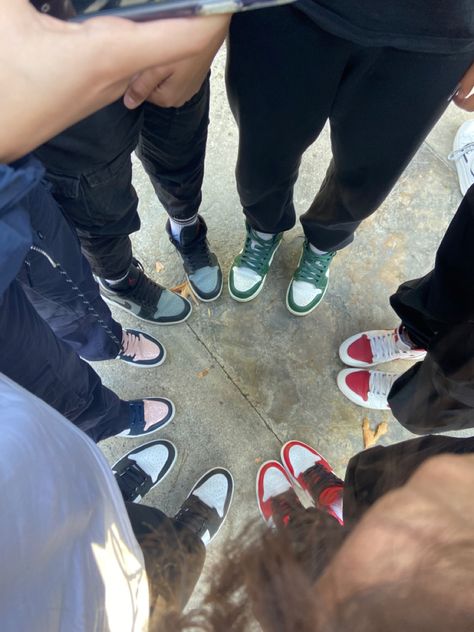 Air jordan friend group photo friends shoes pic inspo Gang Group Photo, Group Photo Friends, Friend Group Photo, Shoes Pic, Friends Shoes, Friends Group Photo, Boy And Girl Friendship, Friendship Group