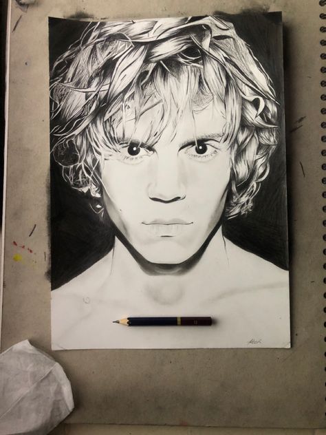 Evan Peters Sketch, Evan Peters Drawing, Evans Art, Story Drawing, Portrait Sketches, Evan Peters, Sketchbook Art Inspiration, Best Anime Shows, Art Drawings Sketches