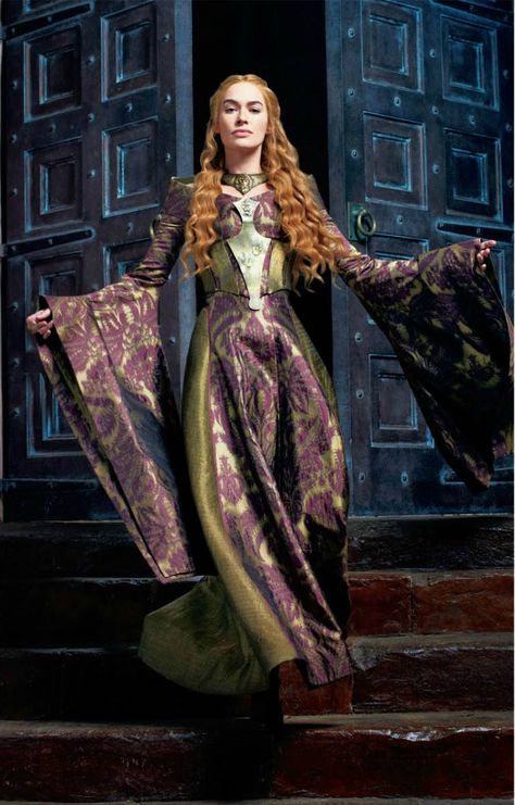 Cersei Lannister...I love this gown!! Game Of Thrones Cersei, Got Costumes, Game Of Thrones Costumes, Rose Leslie, Got Game Of Thrones, Nikolaj Coster Waldau, Robert Sheehan, Ren Fair, Lena Headey