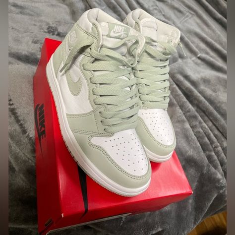 Air Jordan 1 seafoam green Light Green Jordans, Sage Green Jordans, Seafoam 4s Outfit, Air Jordan 1 Seafoam, Jordan 1 Seafoam, Jordan 1 Mid Green, Jordans Low, Green Nike Shoes, 4s Outfit