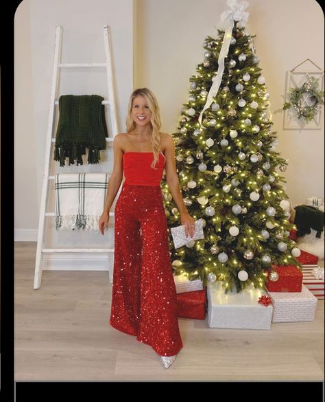 Cute Holiday Outfits For Christmas, Red Strapless Top, Mariah Carey Outfits, Blonde Halloween, Christmas Dances, Business Shoot, Twins Party, Blonde Halloween Costumes, Trendy Christmas Outfits