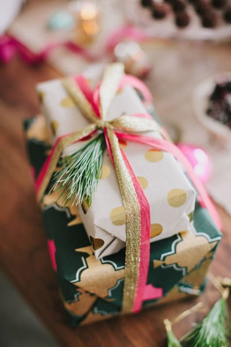 The Ultimate Wedding Registry Checklist for Modern Couples! Santa Gift Setup Ideas, Fun Christmas Wrapping Ideas, Pink Diy, Creative Wrapping, Cake Gift, Mixed Patterns, Gift Wrapping Inspiration, Pink Forest, Ribbon Diy