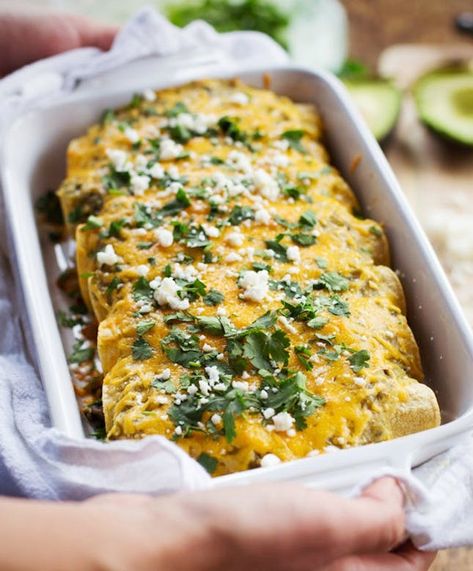 Enchiladas With Tomatillo Sauce, Mushroom Enchiladas, Squash Enchiladas, Tomatillo Sauce, Butternut Squash Recipes, Squash Recipes, Meatless Meals, Vegetarian Dishes, Butternut Squash