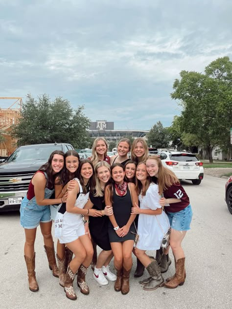 A&m Aesthetic, Texas A&m Game Day Outfit, A&m College Station, Texas A And M, College Bed, Fancy Boutique, Preppy Cowgirl, College Gameday Outfits, Gameday Fits