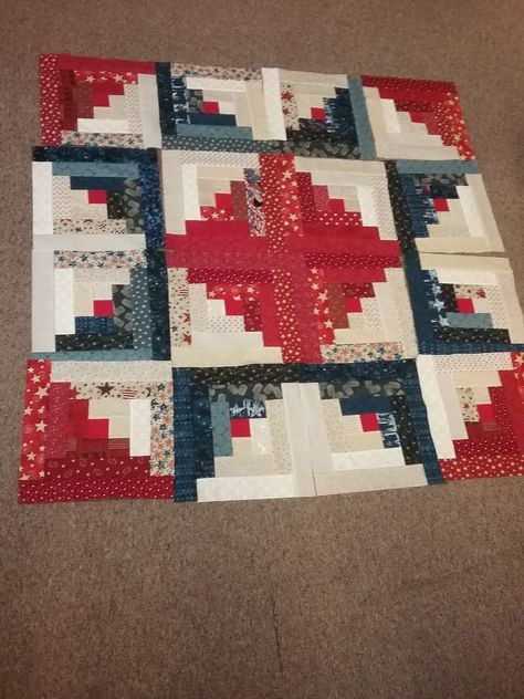 Rag Quilt Tutorial, Small Wall Hangings, Flag Quilt, Log Cabin Quilt Blocks, Log Cabin Quilt Pattern, Quilt Of Valor, Patriotic Quilts, Log Cabin Quilt, Log Cabin Quilts