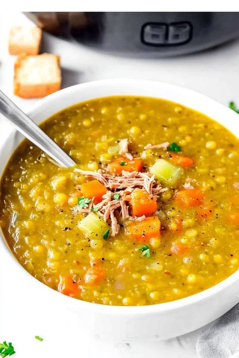 Nothing quite beats a bowl of classic split pea soup! With tender vegetables and ham, this version is so hearty and satisfying. Split Pea Soup With Ham, Pea Soup With Ham, Soup With Ham, Green Split Peas, Split Pea Soup Recipe, Pea And Ham Soup, Ham Soup, Split Pea Soup, Diced Potatoes