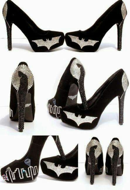 Batman heels I don't normally wear heels but if I had these I'd wear them any chance I got Batman Wedding, The Dark Knight, Crazy Shoes, Batgirl, Dark Knight, Shoes Winter, Harley Quinn, Cute Shoes, Nice Shoes