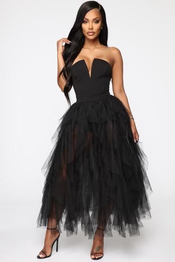 c5cc17e395d3049b03e0f1ccebb02b4ddesc38814694ri Tube Maxi Dress, Gonna In Tulle, Tube Maxi Dresses, Black Ball Gown, Tulle Maxi Dress, Strapless Evening Dress, Mode Chic, Big Clothes, Black Tulle