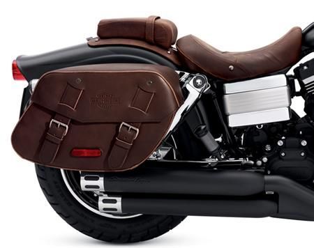 Each saddlebag has dark-metal snaps and buckles, and an embossed Bar & Shield logo. Camping Vest, Motorcycle Tee Shirts, Women Riders, Scooter Bags, Harley Fatboy, Biker Wear, Motos Harley, Motorcycle Saddlebags, Brown Accessories