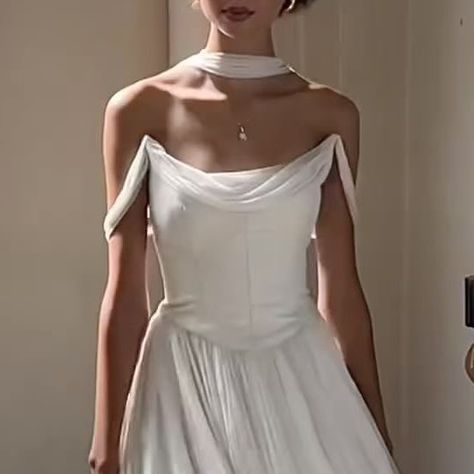 THE WED on Instagram: "@shop_cinq 🤍" Shop Cinq, Simple Elegant Wedding Dress, Simple Elegant Wedding, Wedding Vibes, Big Party, October 25, Elegant Wedding Dress, Simple Elegant, Instagram Shop