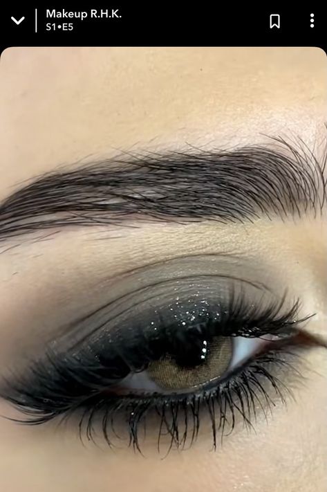 Dark Ball Makeup, Black Makeup For Homecoming, Prom Dark Makeup, Witch Makeup Glitter, Black Makeup Ideas Eyeshadows, Holo Eye Make Up, Edgy Prom Makeup, Black Green Eyeshadow, Black Homecoming Makeup Looks