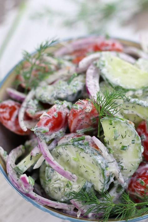 Creamy Cucumber Tomato Salad, Cucumber Dill Salad, Creamy Cucumber Salad, Creamy Cucumbers, Cucumber Tomato Salad, Cucumber Recipes, Salad Recipes For Dinner, Summer Salad Recipes, Cucumber Tomato