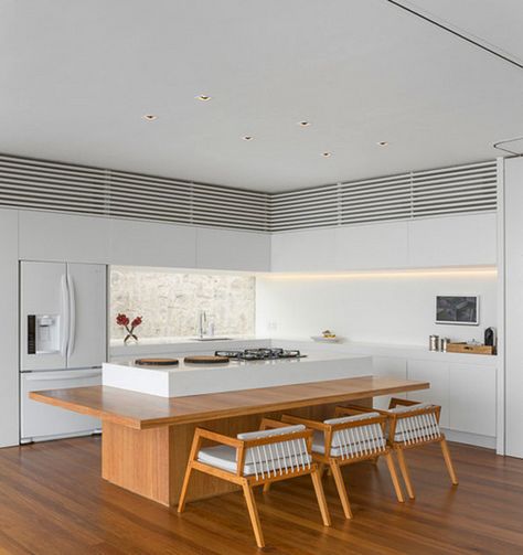 Sensational minimalist home set in the hills of Rio de Janeiro Kitchen Bar Design, Kitchen Island Bench, Loft Studio, Fabulous Kitchens, Classic Kitchen, Italian Villa, Home Modern, Trendy Kitchen, Minimalist Kitchen