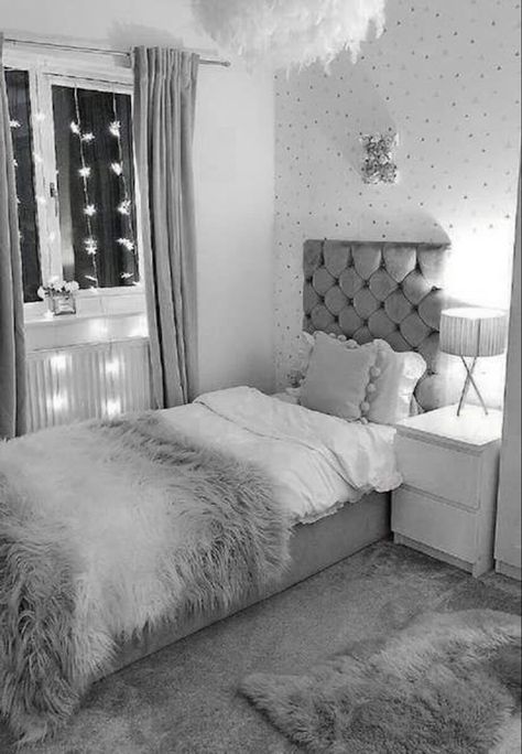 White Twin Bedroom Ideas, White Vanity Bedroom, Twin Bedroom Ideas, White Room Decor Bedroom, Luxury Baby Room, Rental Home Decor, Vanity Bedroom, White Bedroom Decor, White Room Decor