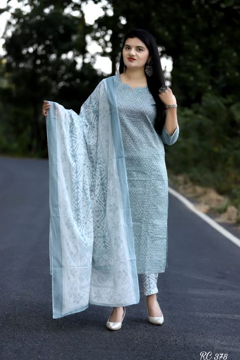 Simple Kurta, Simple Kurti, Kurti Style, Kids Dress Collection, Blue Kurta, Churidar Designs, Simple Kurta Designs, Beautiful Casual Dresses, Simple Kurti Designs