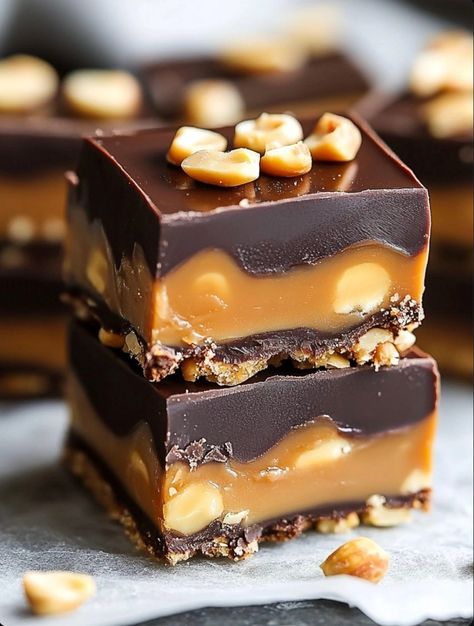 Health meal, low carbs meals, keto meal Snickers Copycat Recipe, Snickers Fudge Recipe, Snickers Fudge, Snickers Candy Bar, Snickers Candy, Snickers Bar, Homemade Caramel Sauce, Coconut Pecan, Marshmallow Creme