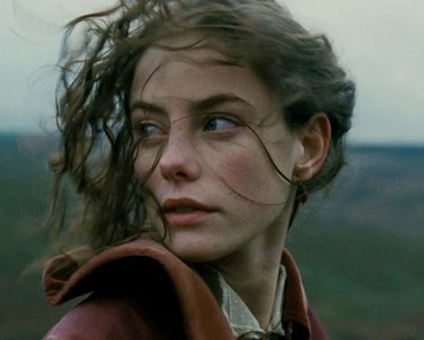 Kaya Scodelario, The Wind, Hair