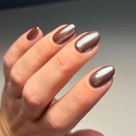 Chocolate glazed 🍩✨ @the_gelbottle_inc - FashHUN @magpie_beauty - Bridie chrome .. #tgbfashhun #magpiebeauty #bridie #thegelbottle… | Instagram Glazed Brownie Nails, Latte Glazed Nails, Brownie Glazed Nails, Brown Nails With Chrome, On Trend Nails, Crom Nails, Glazed Doughnut Nails, Glazed Nails, Chrome Manicure