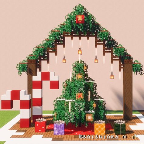 Santas Grotto Minecraft, Christmas Tree In Minecraft, Cute Christmas Minecraft Builds, Minecraft Christmas Village Ideas, Christmas Minecraft Decorations, Christmas Decor Minecraft, Christmas Decor Ideas Minecraft, Minecraft Crismas Ideas, Minecraft Christmas Tree Builds