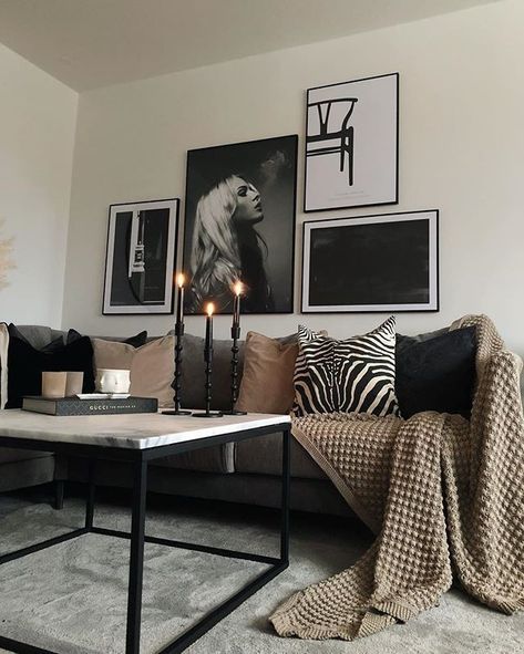 ⊂☻⊂☻Λ Black Living, Small Apartment Living Room, Small Apartment Living, Decoration Inspiration, Apartment Inspiration, Living Room Decor Apartment, Living Room Inspo, New Living Room, A Living Room