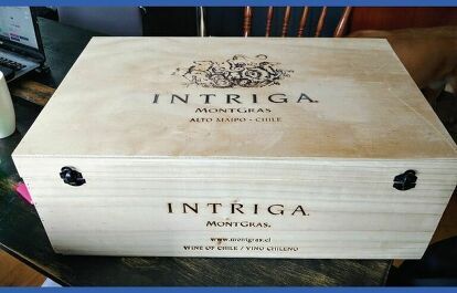 Hello !In Quebec (CANADA) we buy our liquore in a crown corporation, so they can not sell something they didn't pay for in order to make a profit. However, they sell the wooden boxes in which they receive the wine at very low prices and they give all the money to local charities. Good for me, I can sip my glass of wine while crafting, and telling myself that I'm all doing it for the cause! So it all started with a visit to the SAQ (Société des alcools du Québec) and it is where I found… Super Small Bathroom, Wine Box Crafts, Crate Bench, Box Planters, Picket Fence Panels, Diy Mailbox, Chair Planter, Hanging Solar Lights, Hacks And Tricks