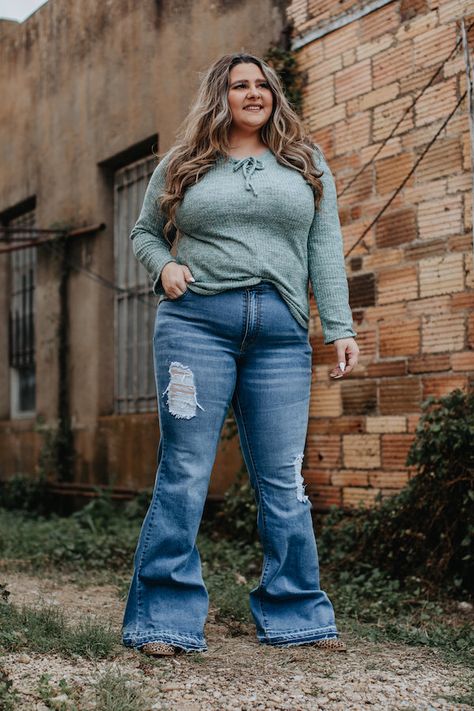 Montana Plus Size Distressed Flare Jeans Plus Size Bell Bottoms Outfit, Plus Size Vaquera Outfit, Plus Size Flare Jeans Outfits, Flare Jeans Plus Size, Plus Size Bell Bottoms, Plus Size Cowgirl, Plus Size Western Wear, Bell Bottom Outfits, Bottom Outfits