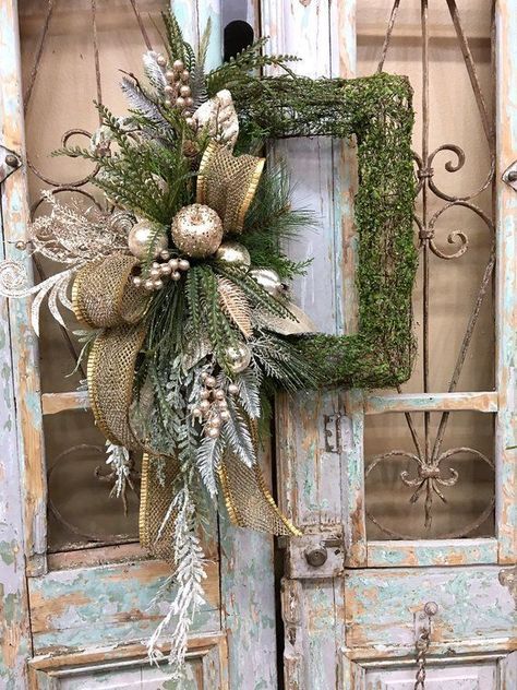 Jul Diy, Diy Picture Frame, Christmas Picture Frames, Handmade Christmas Wreaths, Winter Wreaths, Christmas Decorations Wreaths, Dollar Store Christmas, Xmas Wreaths, Christmas Swags