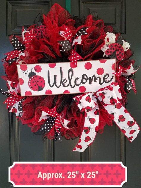 Fishing Wreath, Couronne Diy, Ladybug Decorations, Ladybug Wreath, Black Wreath, Red Wreath, Bee Wreath, Door Wreaths Diy, Black Lady