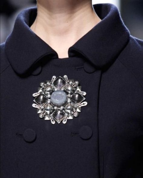 Bottega Veneta Detail Couture, Fashion Tips For Men, Parisienne Chic, Red Lipstick, Inspiration Mode, Fashion Details, Jewelry Trends, Look Fashion, Bottega Veneta