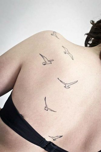 26 Creative and Fashionable Bird Tattoos for Women Seagull Tattoo, Tattoo Birds, Girly Tattoo, Bird Tattoos For Women, Vogel Tattoo, Kunst Tattoos, Muster Tattoos, Girly Tattoos, Pattern Tattoo