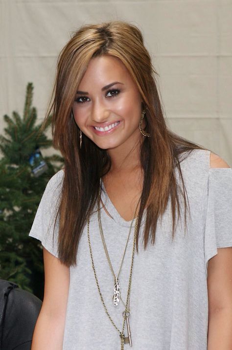 Demi Lovato 2010, Demi Lovato Young, Lindsay Lohan Hair, Demi Lovato Hair, Jojo Levesque, Hair Evolution, Boring Hair, All Hairstyles, 90s Hairstyles