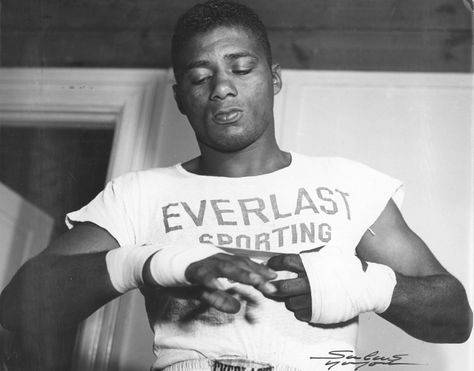 Floyd Patterson Floyd Patterson, Vintage Boxing, Boxing Images, Boxing Posters, World Heavyweight Championship, Boxing Club, For The Record, Cat Photos, Sport Icon