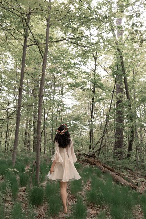 Forest nymph photoshoot. Bohemian style exploring nature. Photography by Alexis Burton. Nature Photoshoot Ideas Forests, Nature Photoshoot Ideas, Forest Nymph, Exploring Nature, Nature Photoshoot, Boho Girl, Photoshoot Ideas, In The Woods, Bohemian Style