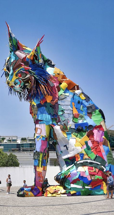 Massive new sculpture representing an Iberian Lynx made of recycled material by Bordalo II and his team in Lisbon Sculpture From Waste Materials, Statue From Recycled Materials, Ecology Art, Lynx Cat, Iberian Lynx, Recycle Sculpture, Waste Art, Recycled Art Projects, Trash Art