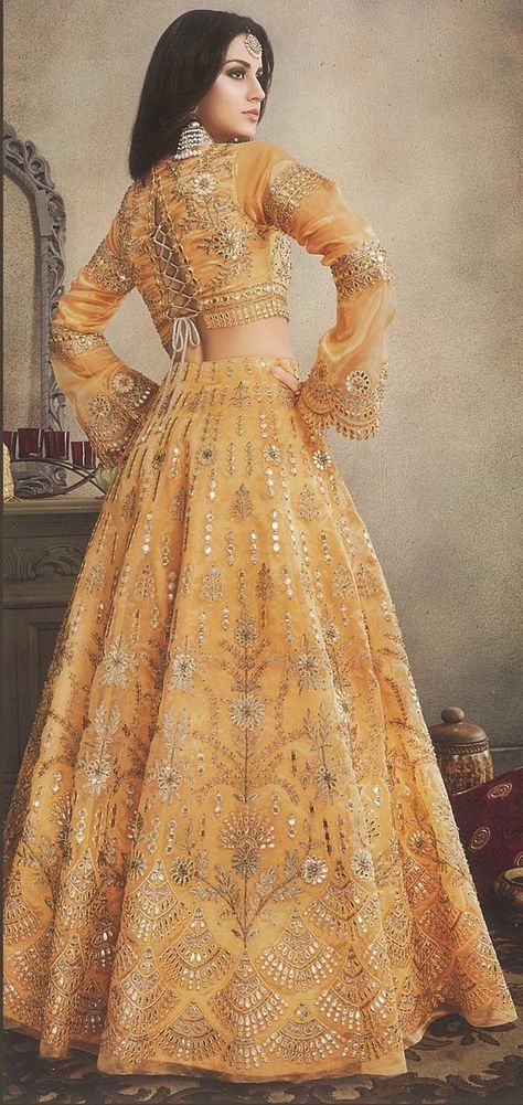 Golden Blouse Designs, Lehenga Inspiration, Pastel Lehenga, Bridesmaid Dresses Indian, Rajasthani Dress, Choli Dress, Desi Wedding Dresses, Lehnga Dress, Lengha Choli