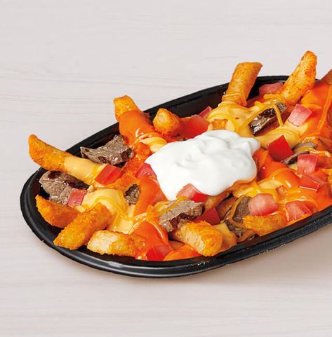 NEW ITEM: Loaded Truff Nacho Fries from Taco Bell. See the full nutrition facts, weight watchers points and allergies on our website. #fastfood #nutrition 1000 Calories A Day, Potato Calories, Sauce Cheddar, Nacho Fries, Paleo Diet Food List, Seasoned Fries, Nacho Cheese Sauce, Fast Food Items, High Protein Meal Prep