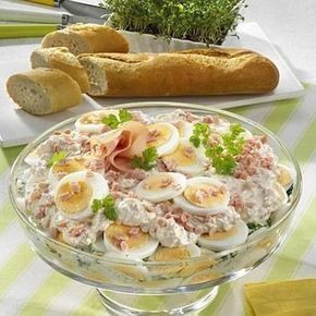 Eier-Schicht-Salat Rezept | LECKER Summer Brunch Recipes, Vegetarian Brunch Recipes, Sweet Brunch Recipes, Savory Brunch Recipes, Make Ahead Brunch Recipes, Vegan Brunch Recipes, Vegetarian Brunch, Layered Salad Recipes, Best Brunch Recipes