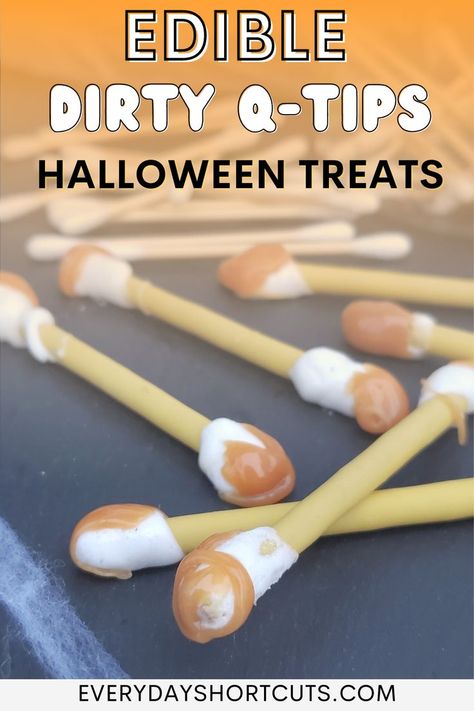 For those of you that like to make your Halloween party extra gross, these Dirty Q-Tips covered in edible earwax are the perfect Halloween treats to serve! Gross Halloween Foods, Easy Halloween Party Food, Scary Food, Halloween Menu, Halloween Party Treats, Halloween Science, Fun Halloween Food, Food Costumes, Halloween Party Dinner