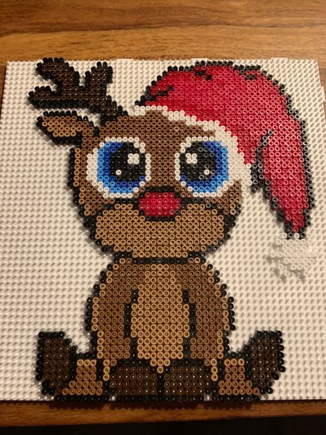 Perleplader Ideas Jul, Christmas Hama Beads, Perleplader Ideas, Hama Beads Christmas, Christmas Perler Beads, Easy Perler Bead Patterns, Cross Stitch Cushion, Pearl Beads Pattern, Easy Perler Beads Ideas