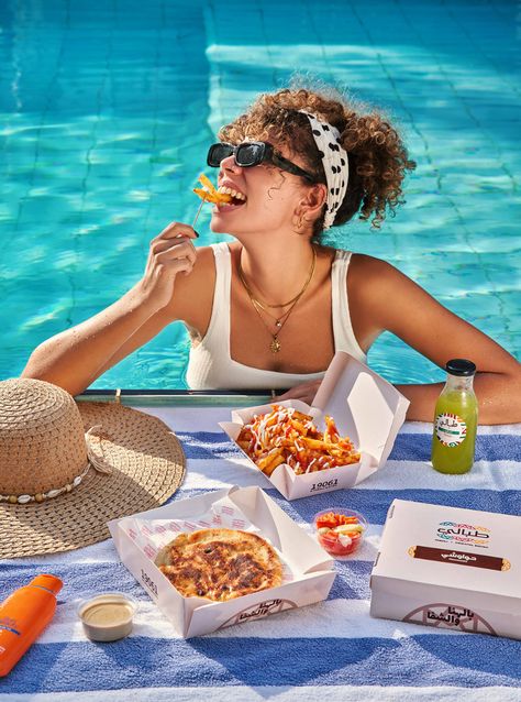 Tabali Bistro Summer Campaign on Behance Summer Burger Photography, Creative Summer Photography, Pool Food Photography, Summer Ads Advertising Campaign, Summer Campaign Advertising, Loklik Ideas, Summer Food Photography, Coconut Limeade, Food Campaign