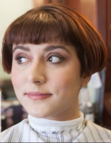 Ladies Wedge Haircut, Wedge Back Haircut, 2023 Wedge Haircut, Wedged Bob Haircut Short, Modified Wedge Haircut For Women, 80's Wedge Haircut, Bobbed Haircuts, Dark Bob, Bobbed Hair