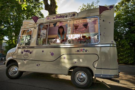 #daisyices #vintage #icecreamvan #events #weddings #restoration www.daisyicecreamvan.co.uk Photo by Robert Overy https://www.flickr.com/photos/86928968@N05/ Prosecco Van, Bakery Business Plan, Starting A Food Truck, Cream Vans, Daisy Vintage, Food Vans, Home Bakery Business, Ice Cream Business, Bakery Shop Design